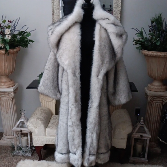 Luxurious Gray Teddy Jacket - Picture 5 of 7